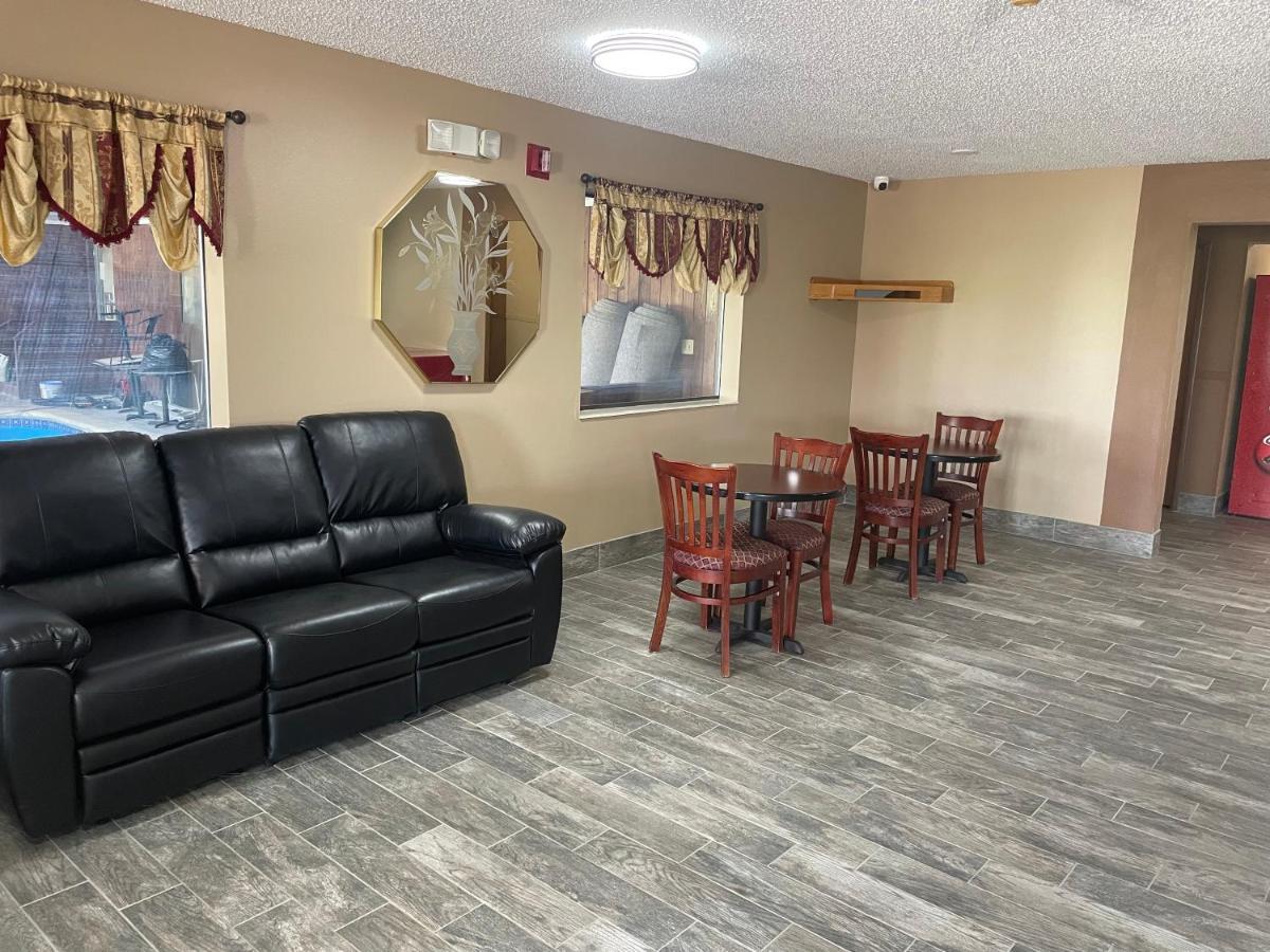 Designer Inn And Suites Toledo Esterno foto