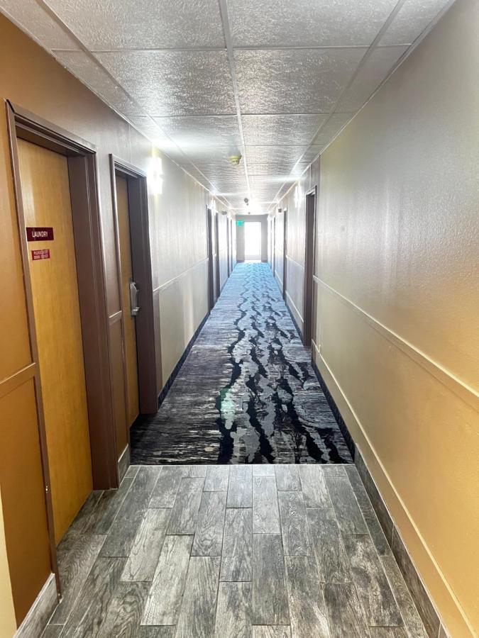 Designer Inn And Suites Toledo Esterno foto