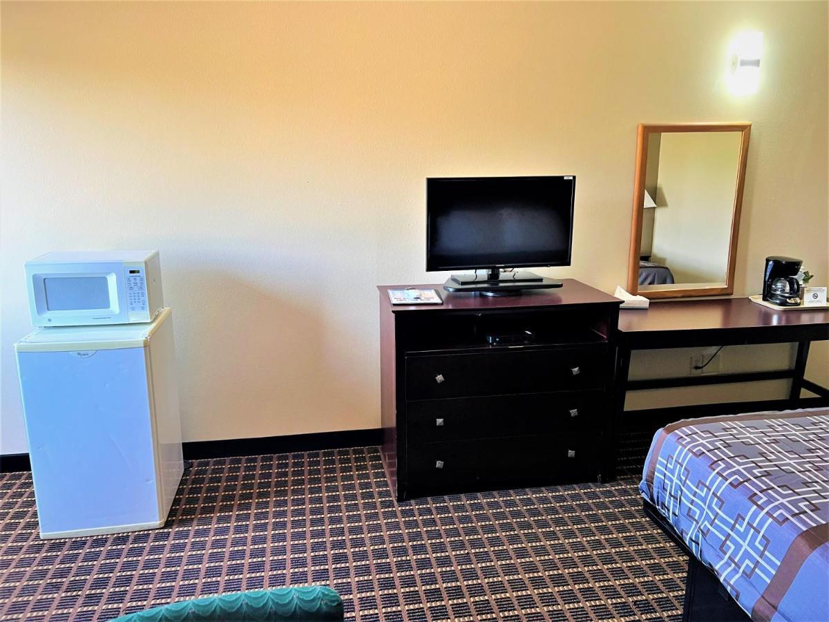 Designer Inn And Suites Toledo Esterno foto