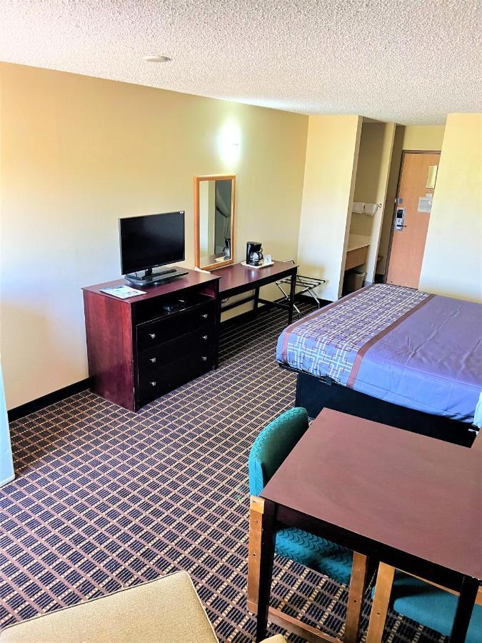 Designer Inn And Suites Toledo Esterno foto