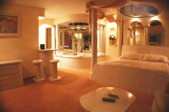 Designer Inn And Suites Toledo Esterno foto
